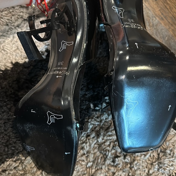 YSL Pumps. Never worn with box - Picture 5 of 5